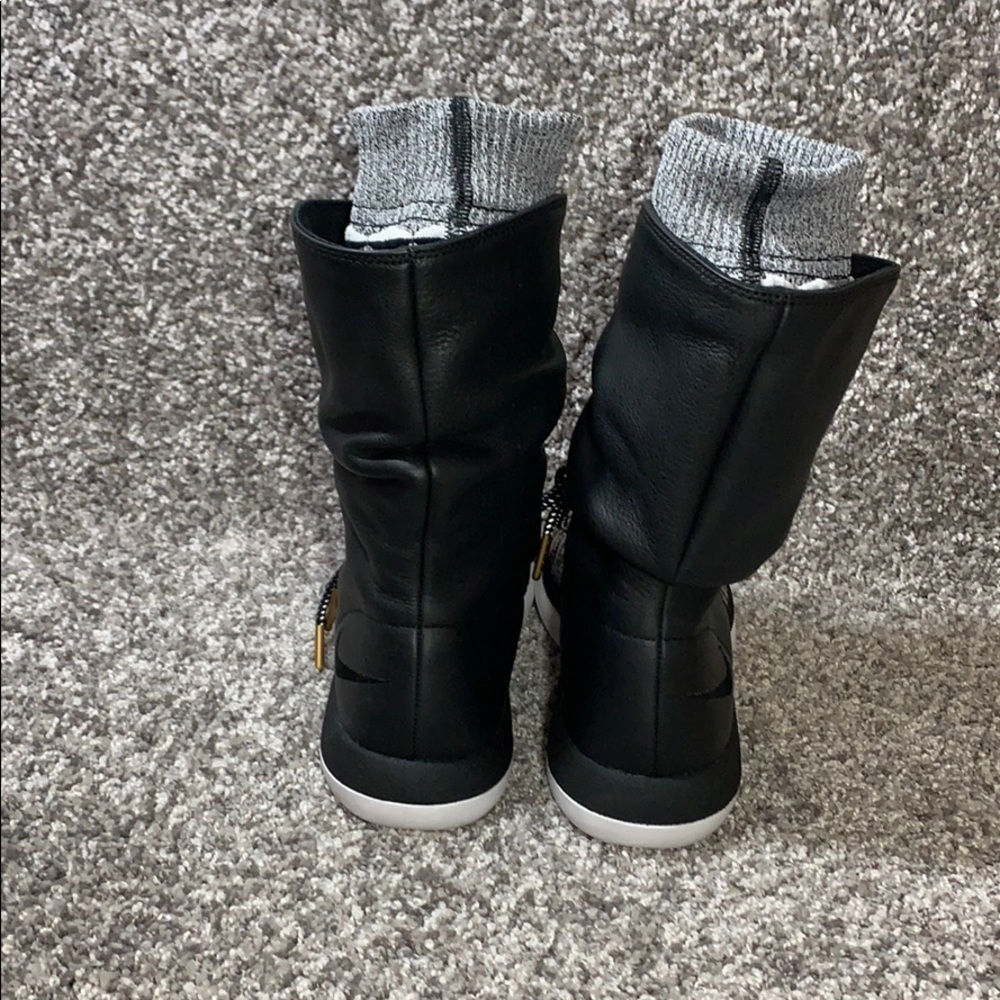 Women’s Nike ROSHE TWO HI FLYKNIT Boots - Picture 5 of 8